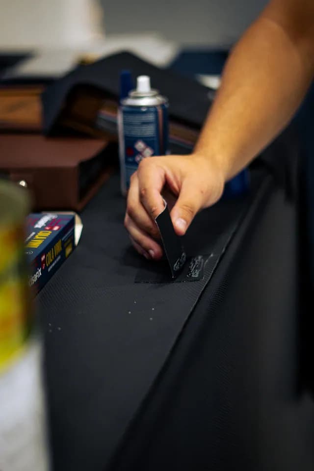 Preparação de material durante demonstração na bancada